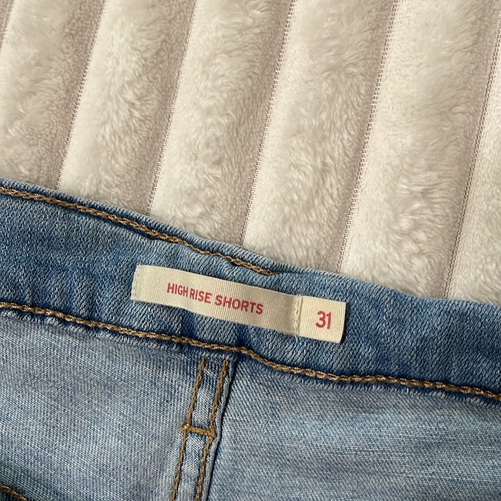 Levis High Rise Shorts | Size 31 - Picture 3 of 6
